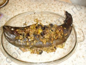форель с кедровыми орешками
