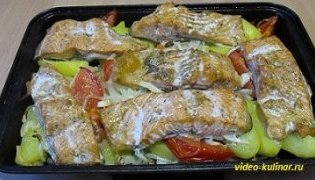 Форель запеченая с картофелем