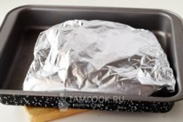 Накрыть рыбу фольгой