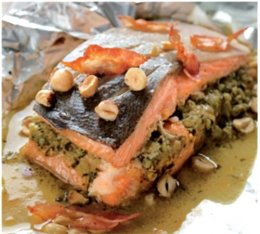 Рецепт запеченной форели с беконом и фундуком