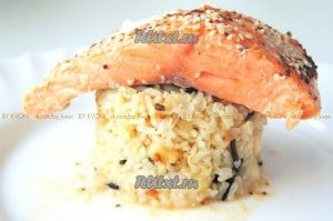 Вкусная, сочна сёмга в кунжуте, запеченная в духовке, готова. Приятного аппетита! Кушайте с удовольствием!