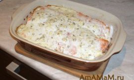 Запеченный в духовке лосось под сметанно-сырным соусом готов! Очень вкусно! Запеченный в духовке лосось под сметанно-сырным соусом готов! Очень вкусно!